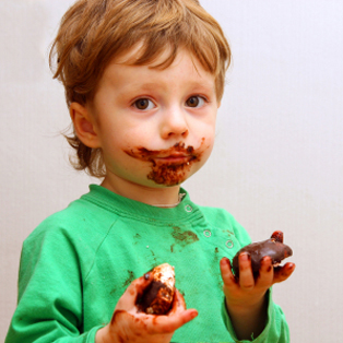 مضرات شیرینی و شکلات برای کودکان