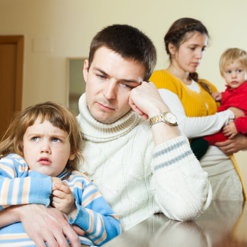 11 مورد از رفتارهایی که والدین در مقابل کودکان خودداری کنند